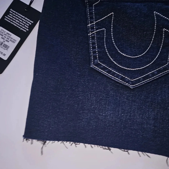 JENNIE MID RISE RAW HEM SHORT - Picture 7 of 11